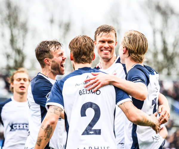 Frederik Tingager tiljubles efter scoring mod FCN.