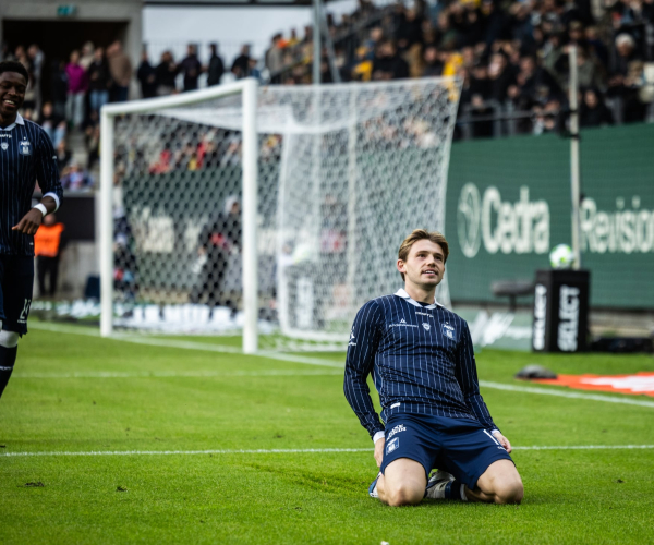Callum McCowatt glider efter scoring mod Horsens.