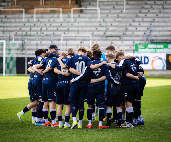 U19-holdet i samling inden kamp.