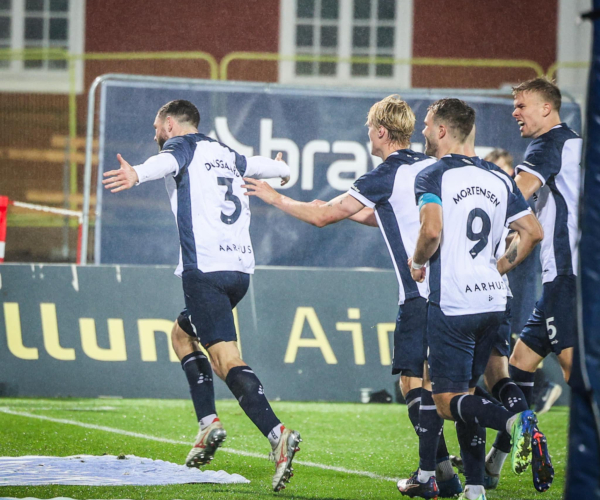 Henrik Dalsgaard jubler efter scoring på Ceres Park.