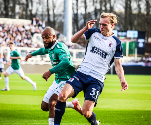 Tobias Bech i kamp mod Viborg FF.
