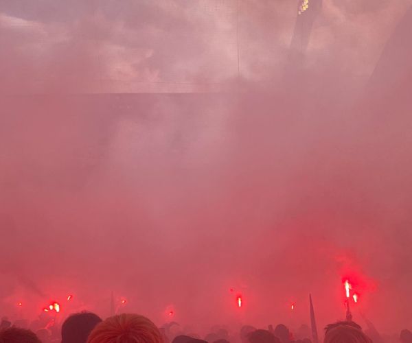 Pyroteknik i kamp mellem AC Horsens og AGF på Hybel Arena.