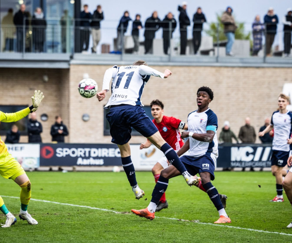 AGF's U19-hold header på mål.