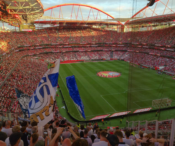 AGF-fans klar til kamp på Estadio da Luz.