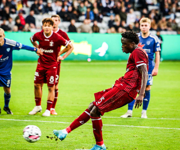 Youssouph Badji sparker straffe på Ceres Park.