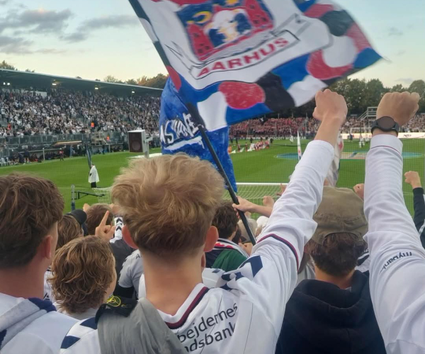 AGF-fans på stemning mod FCM.