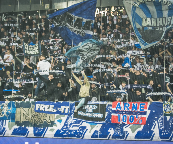 AGF-tilhængerne med halstørklæder i Herning.