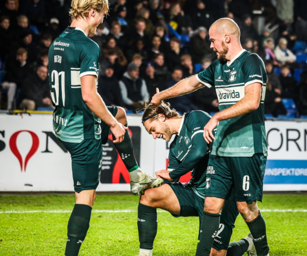 Tobias Bech får pudset støvlen af Felix Beijmo.