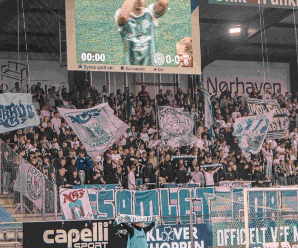 AGF fans på udebaneafsnit i Viborg.