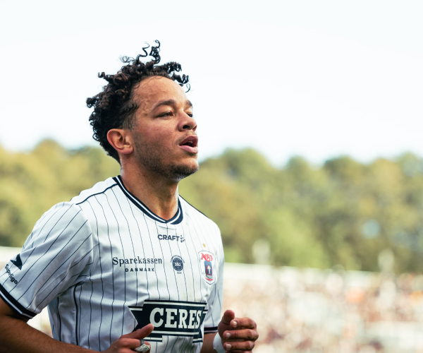 Mikael Anderson i kamp mod SIF.