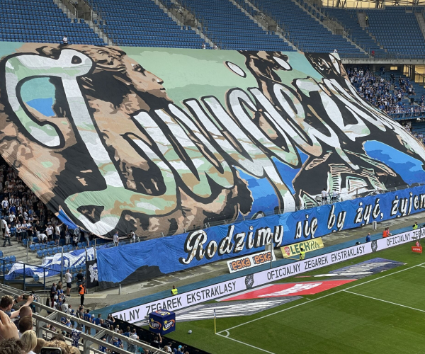 Tifo på Enea Stadion i Poznan.