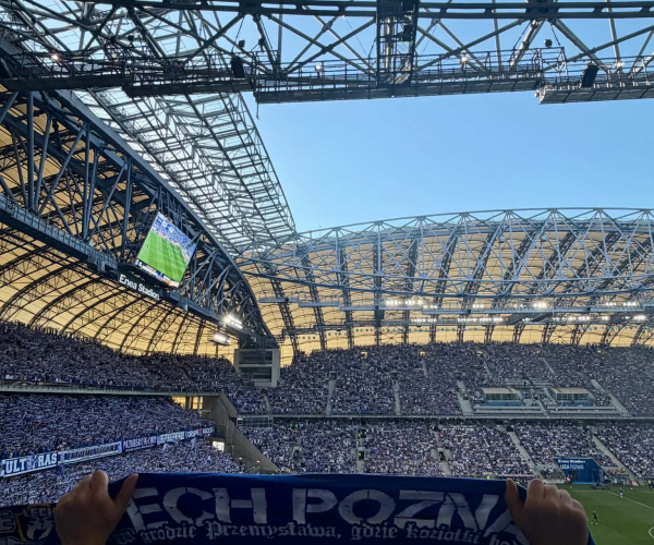 Fans på Enea Stadion.