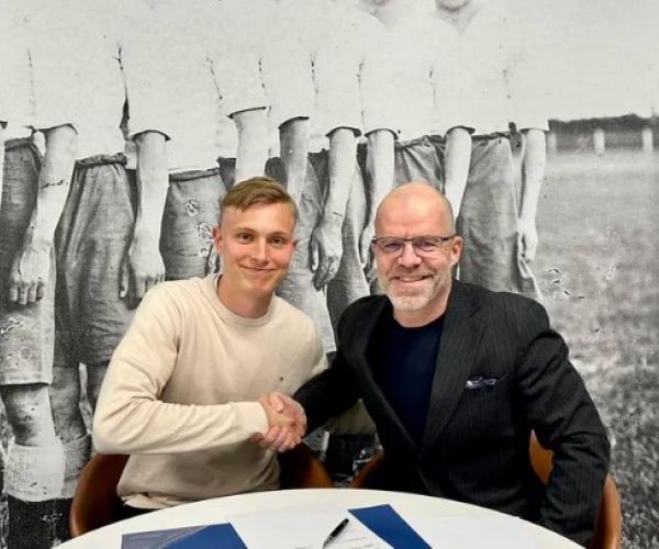 Aksel Halsgaard skriver kontrakt med AGF.