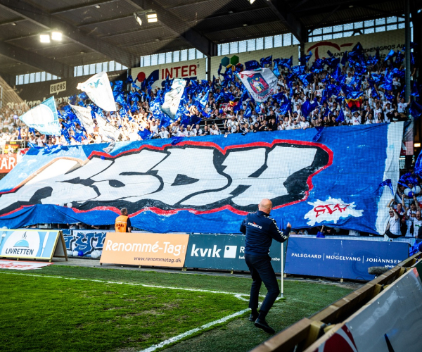 Uwe Rösler laver Fenerbahce med AGF's fans i Randers.