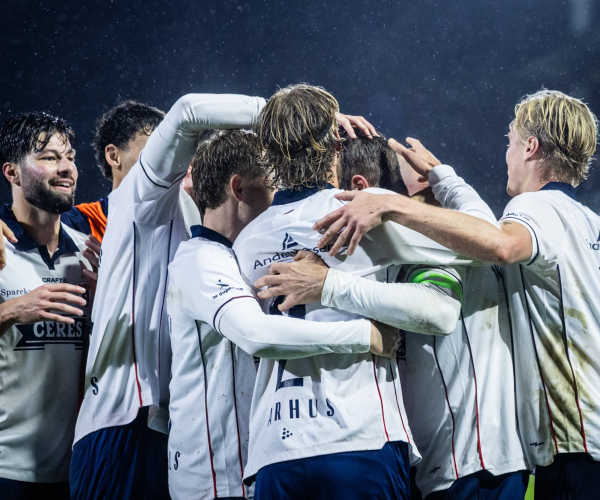 Holdjubel efter scoring på Ceres Park Vejlby mod Sønderjyske.