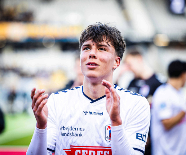 Luka Callø klapper op mod fansene.