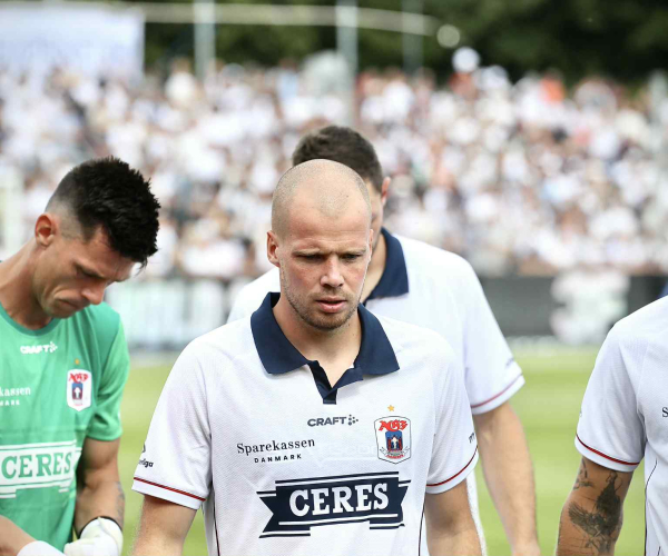 Nicolai Poulsen på vej på banen mod FCM.