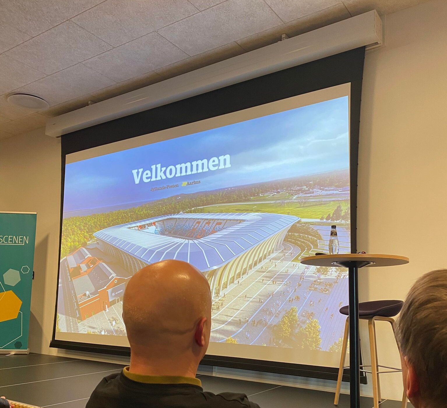 Jacob Nielsen og Hardy Pedersen opdaterede om det nye stadion på et infomøde hos Jyllands-Posten.