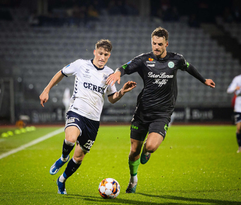 Jacob Andersen i spurter med bolden.