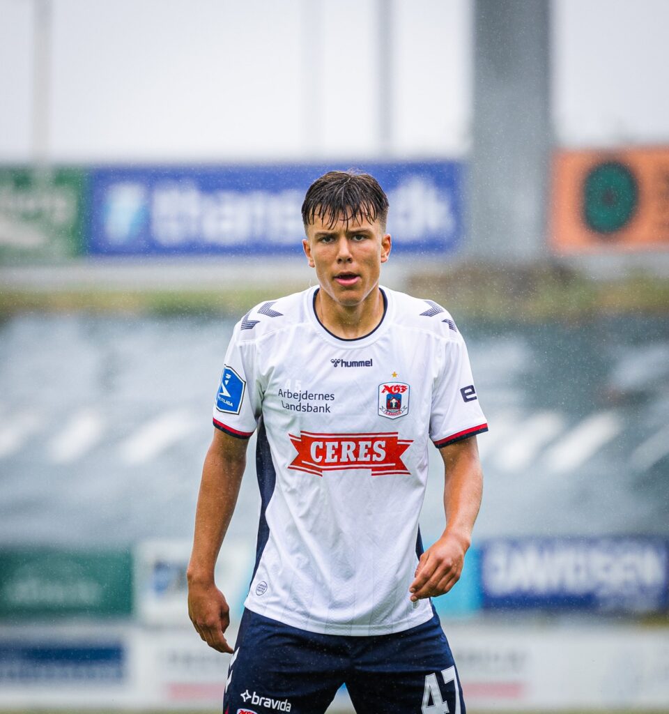 Lukas Callø i kamp for AGF.