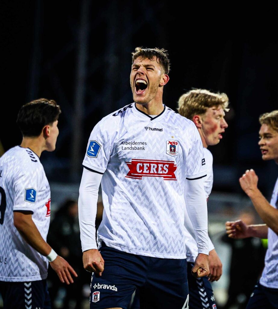 Tobias Anker jubler på Ceres Park.