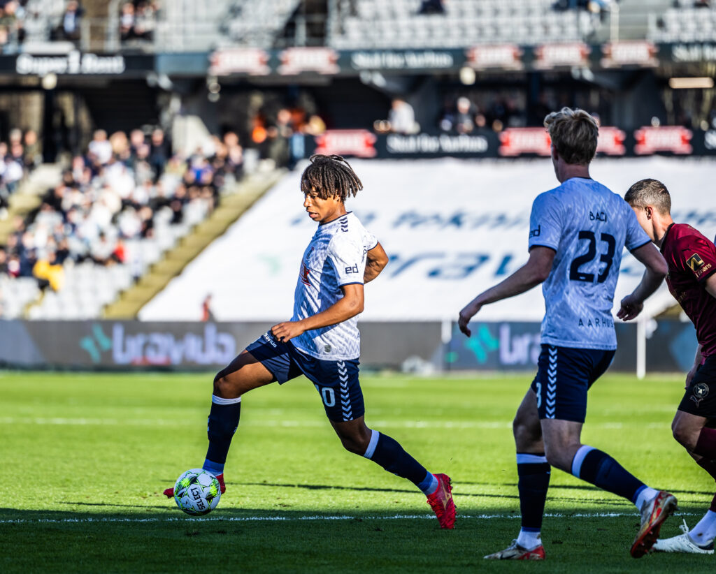 Jonas Jensen-Abbew i kamp mod FC Midtjylland.