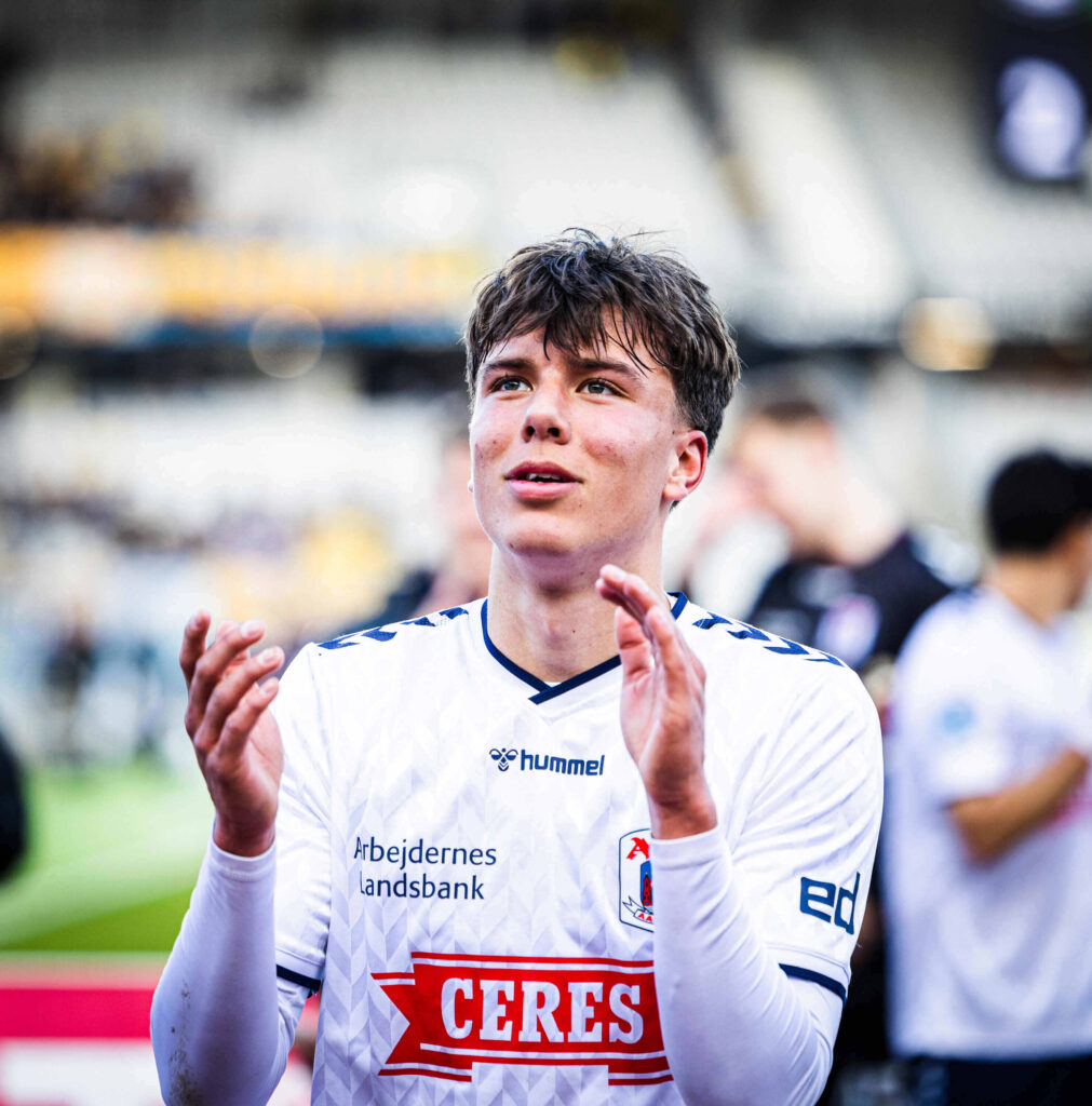 Luka Callø klapper op mod fansene.