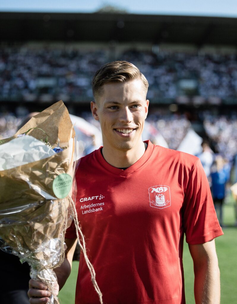 Leopold Wahlstedt med blomster på Ceres Park
