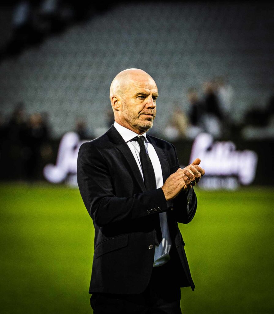 Stig Inge Bjørnebye klapper.