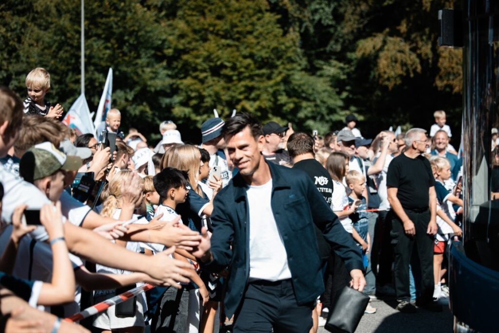Jesper Hansen ankommer til Ceres Park.