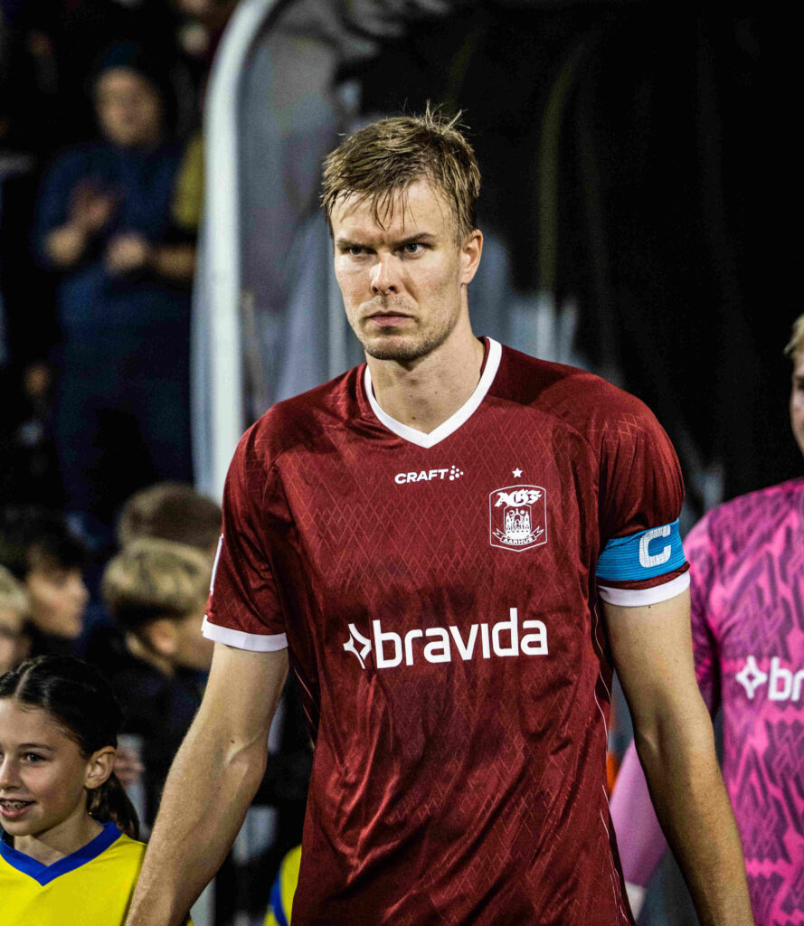 Frederik Tingager med anførerbind.