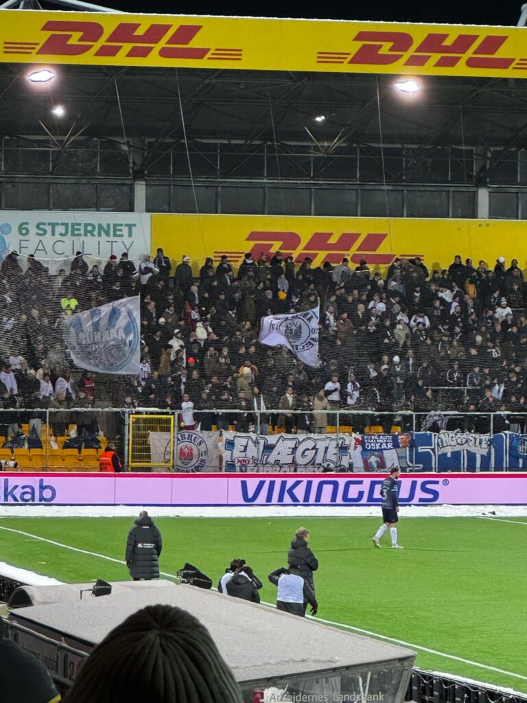 AGF-fans flager i Farum.