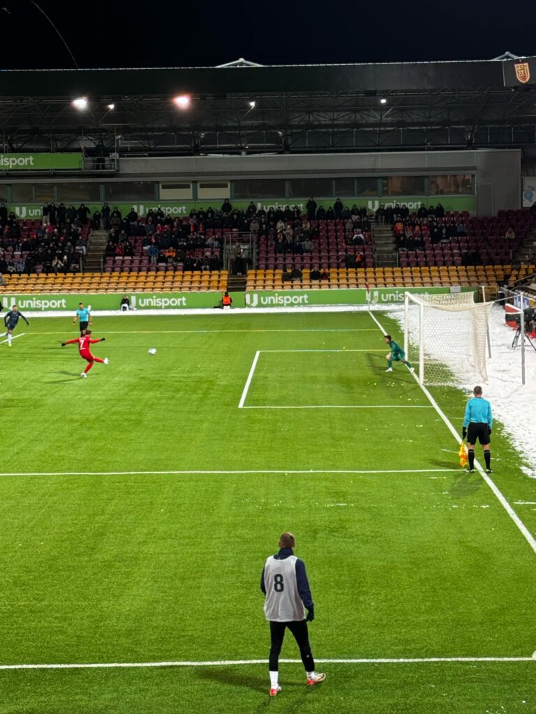 Marcus Ingvartsen brænder straffespark på Jesper Hansen.