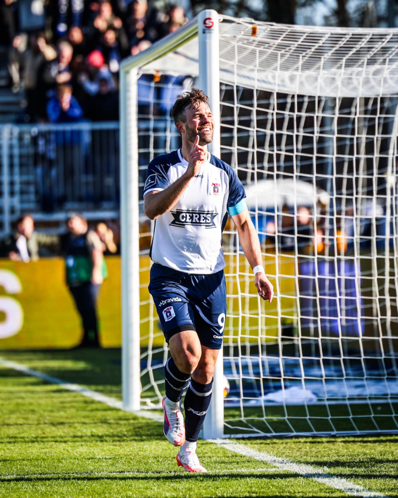 Patrick Mortensen scorer det første mål nogensinde på Ceres Park Vejlby.