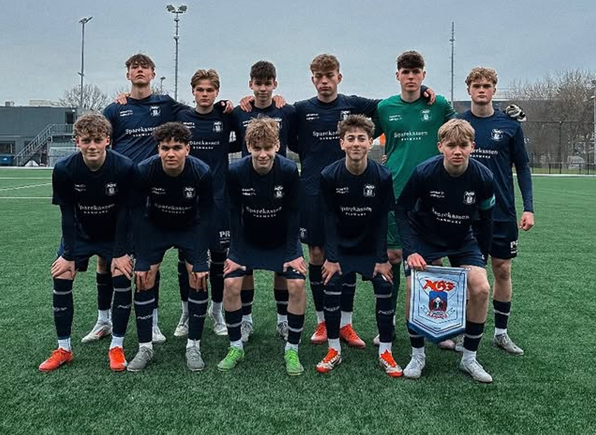 AGF's U17-hold på banen i Holland.