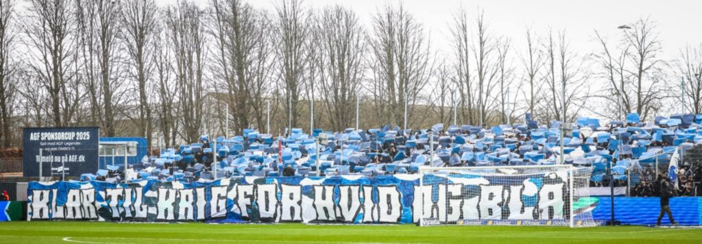Tifo på Ceres Park Vejlby af AGF fansene.