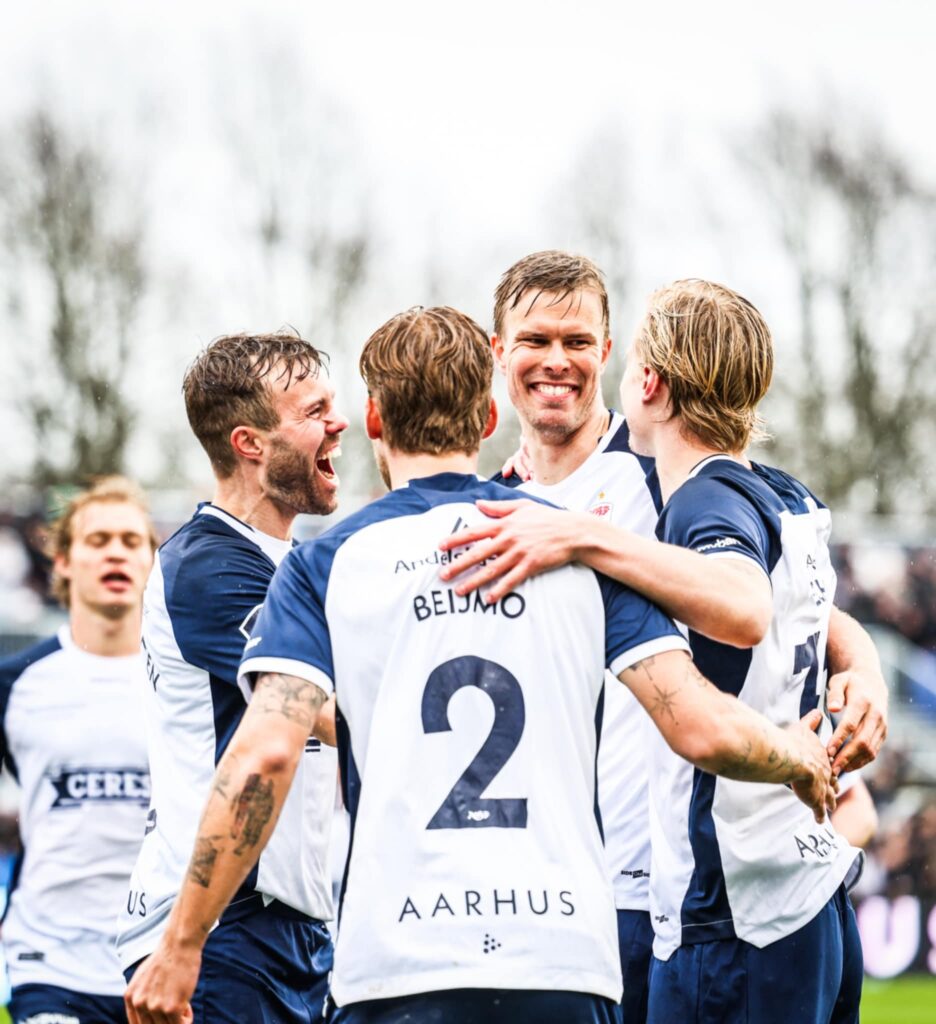 Frederik Tingager tiljubles efter scoring mod FCN.