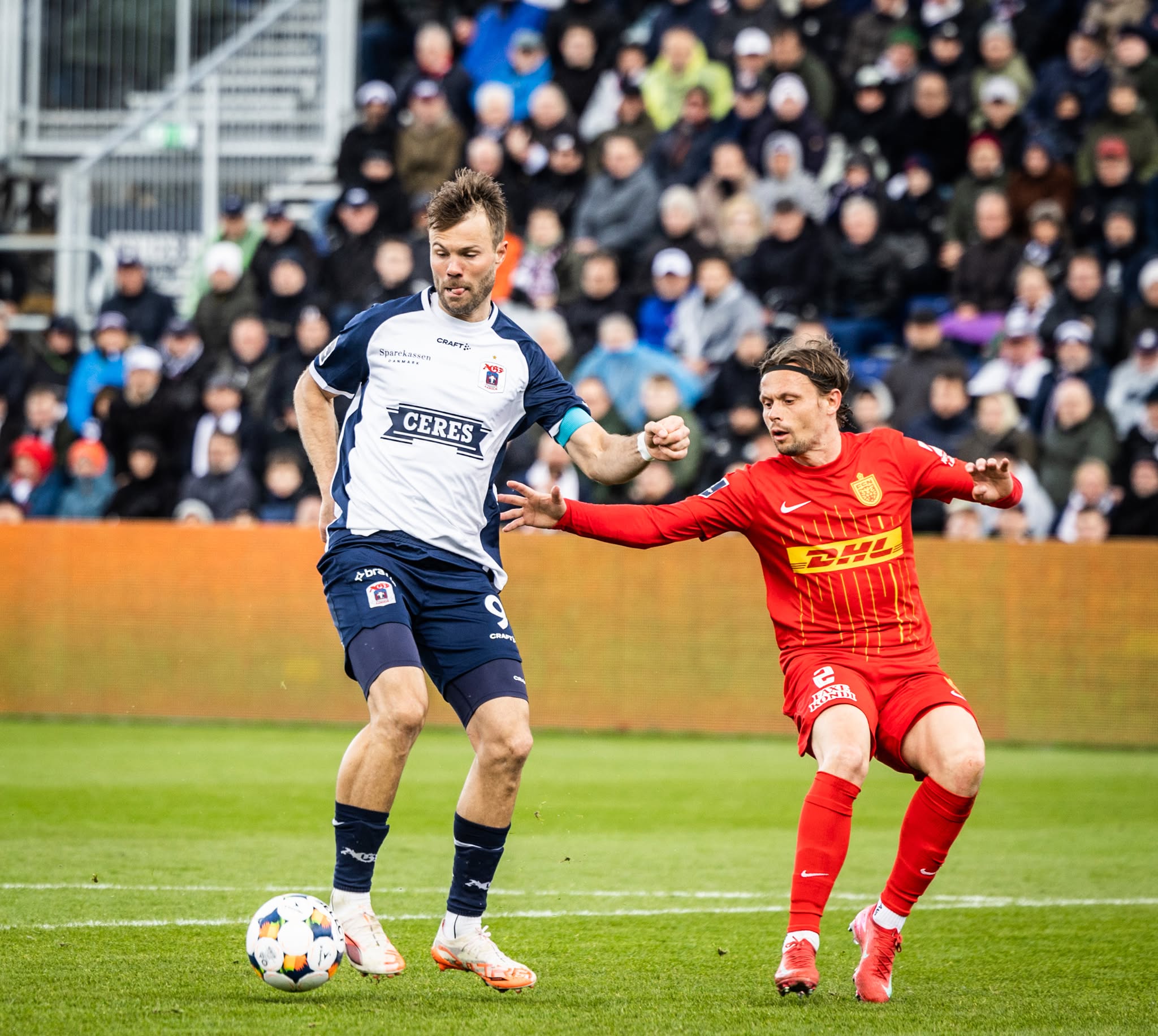 Patrick Mortensen med bolden mod FC Nordsjælland.