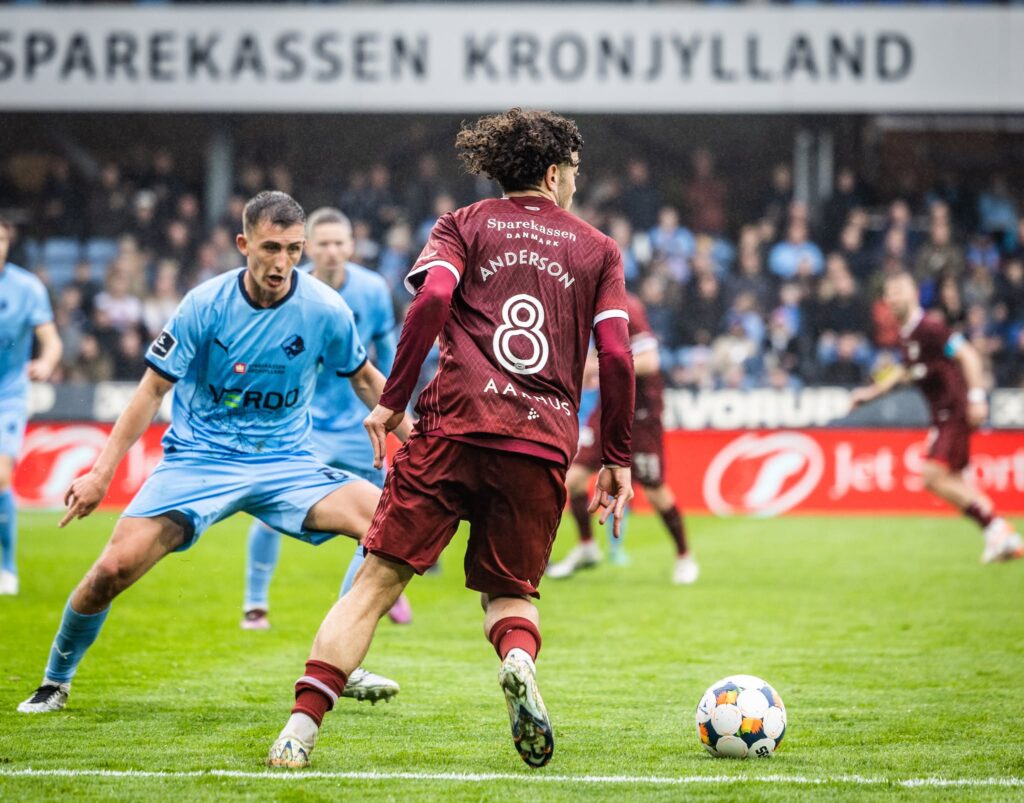 Mikael Anderson i kamp mod Randers FC.
