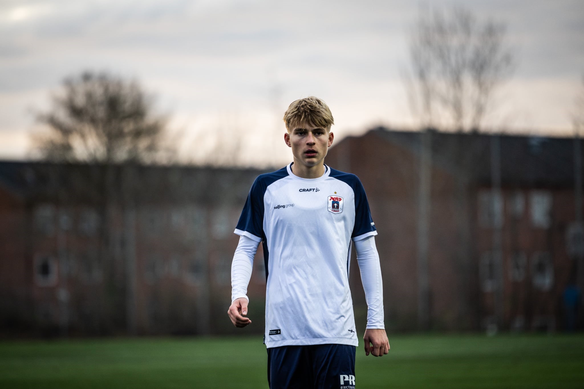 Oskar Skou Haugstrup i kamp for AGF's U19-hold.