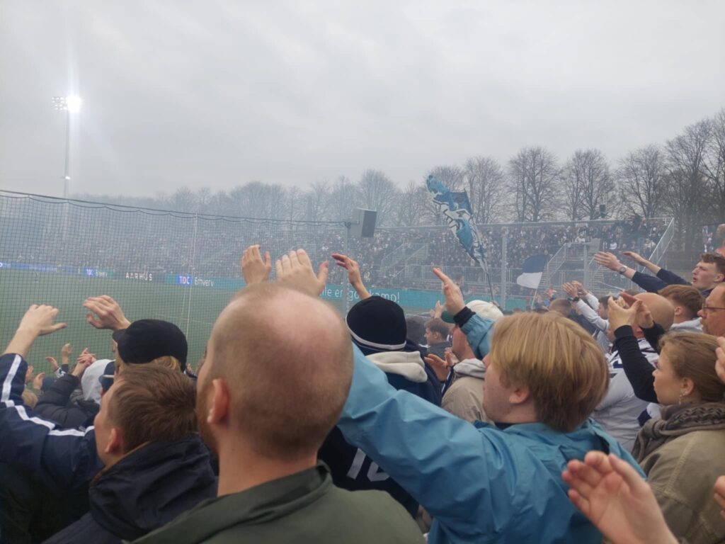 AGF-fans på stemningsafsnittet på Ceres Park Vejlby.