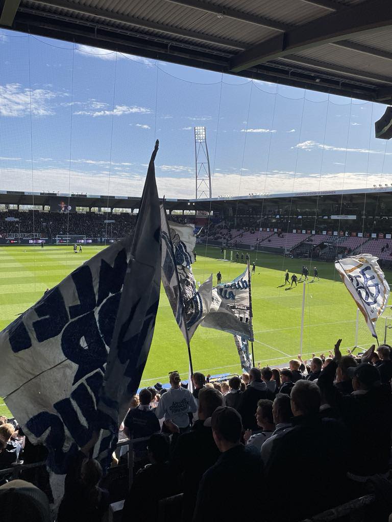 Reportage: Fanscenen strålede, men AGF blev henlagt til skyggerne på Heden
