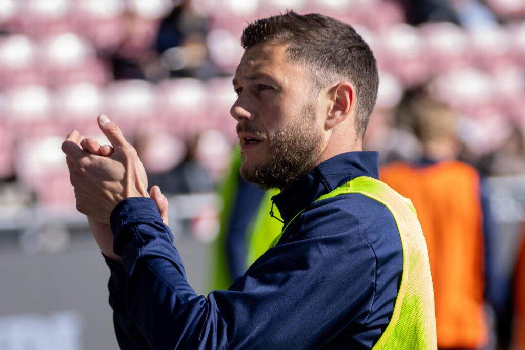 Henrik Dalsgaard med overtrækstrøje på.