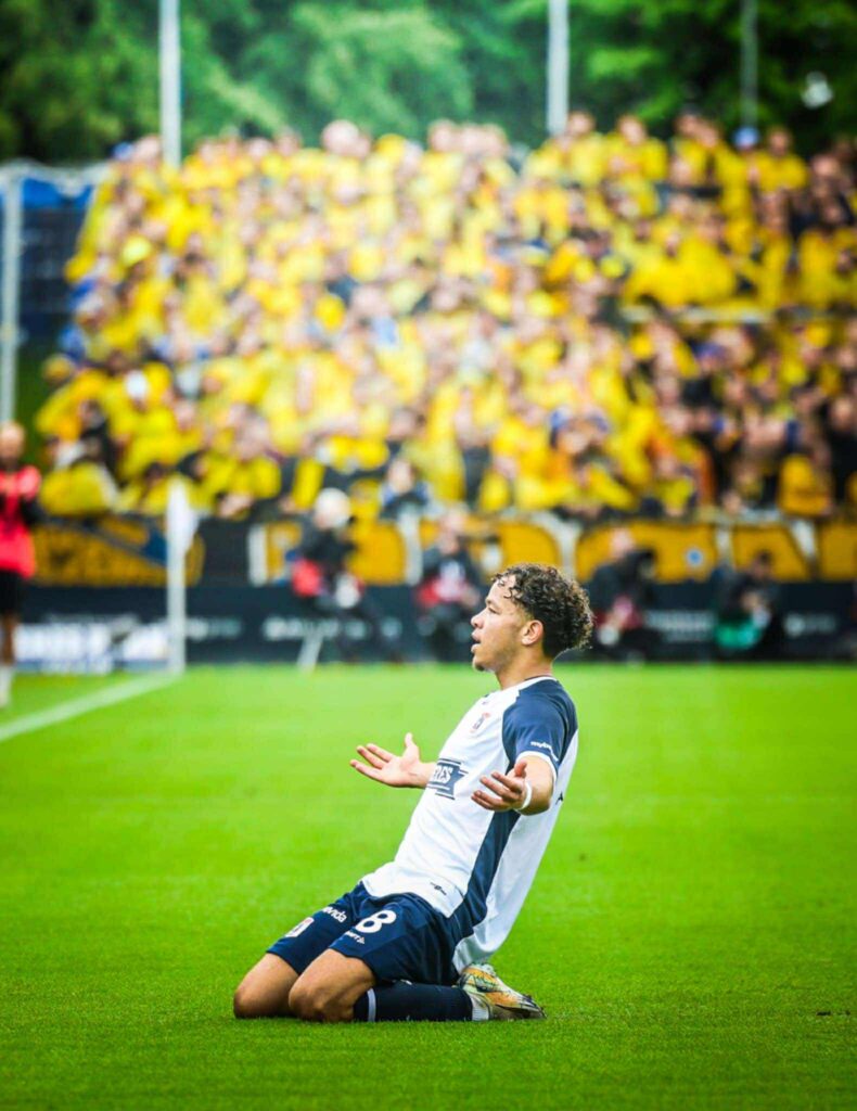 Mikael Anderson jubler mod Brøndby IF.
