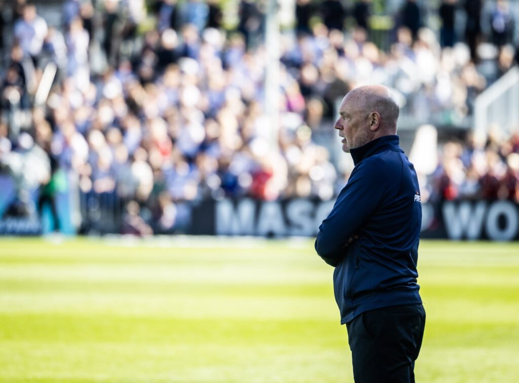 Uwe Rösler på sidelinjen mod Randers i Vejlby.