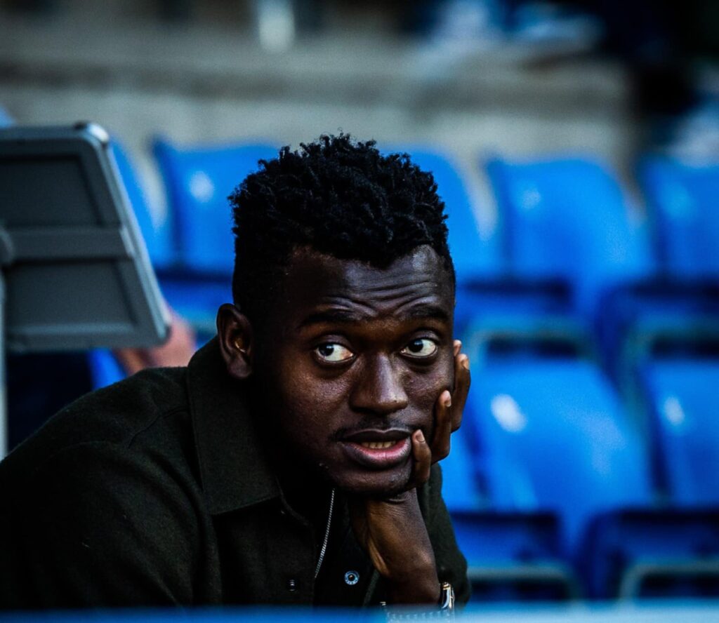 Mustapha Bundu på lægterne.