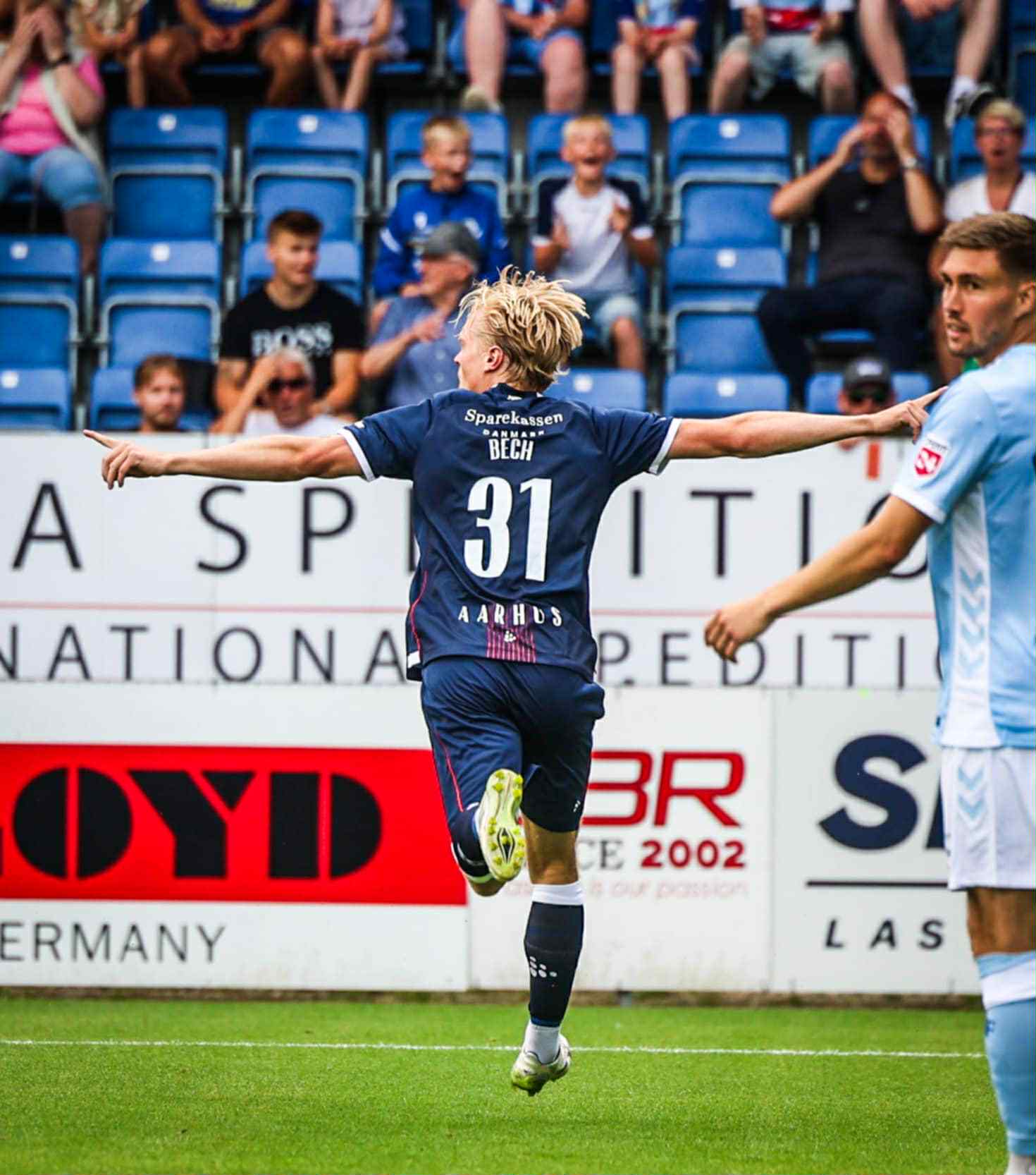Tobias Bech jubler efter sin scoring til 0-1 mod Sønderjyske.