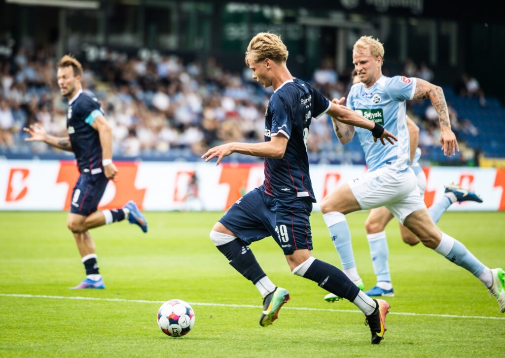 Frederik Emmery dribler mod Sønderjyske.