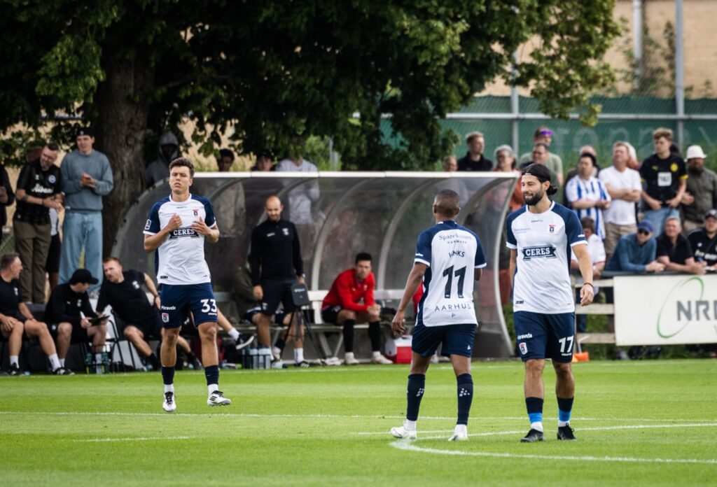 Gift Links og Kevin Yakob på Bane 1.