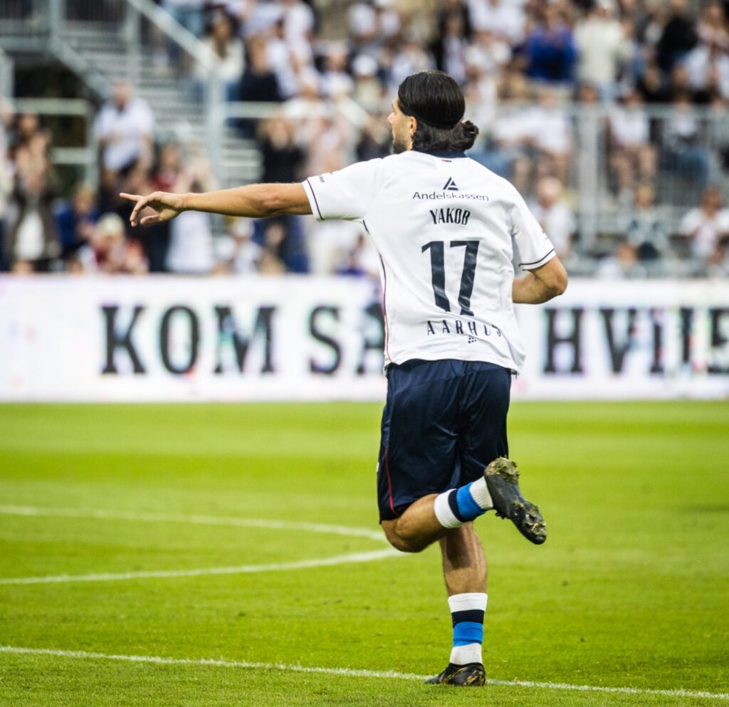 Kevin Yakob skiftes ind mod Randers FC.